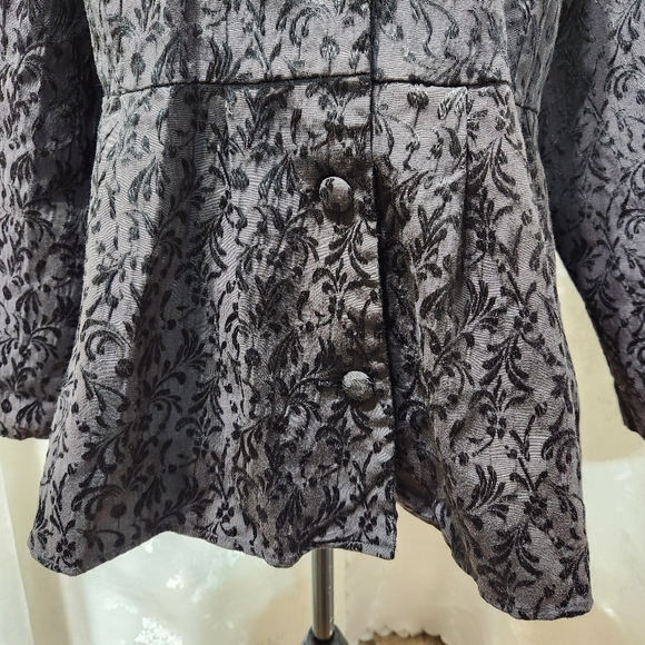 ANNE CARSON Black Textured Brocade Peplum Blazer Jacket (1X) - Picture 6 of 9